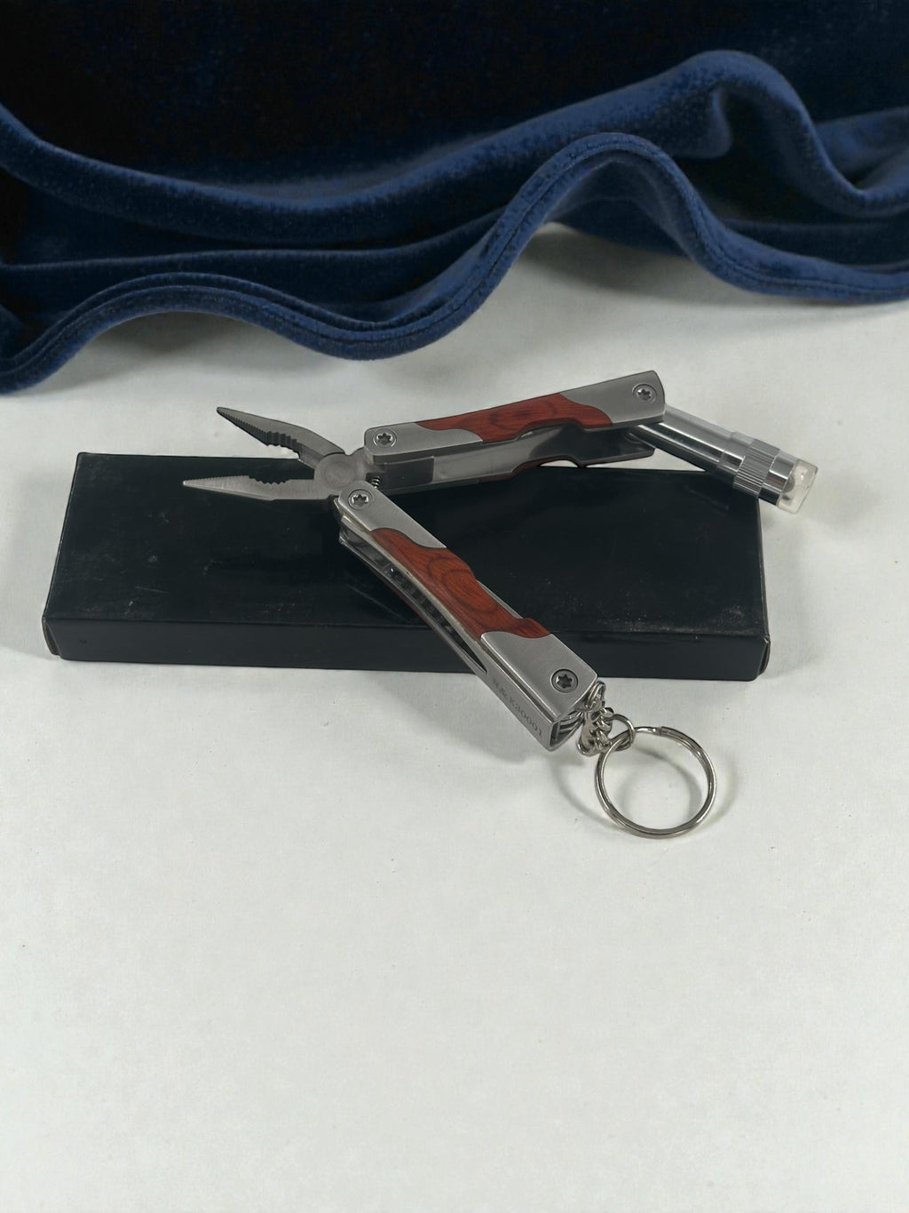Metal Saplı Mini Çok Fonksiyonlu  Pense Çakı Fenerli Anahtarlık