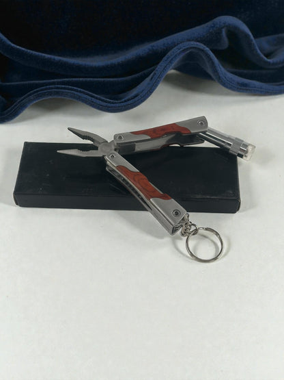 Metal Saplı Mini Çok Fonksiyonlu  Pense Çakı Fenerli Anahtarlık