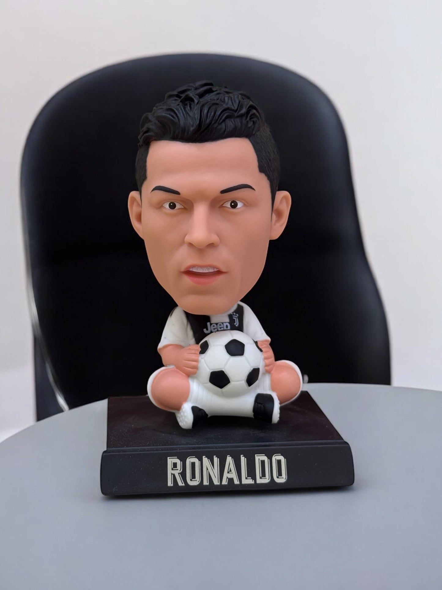 Ronaldo Futbolcu Sallanan Karakter