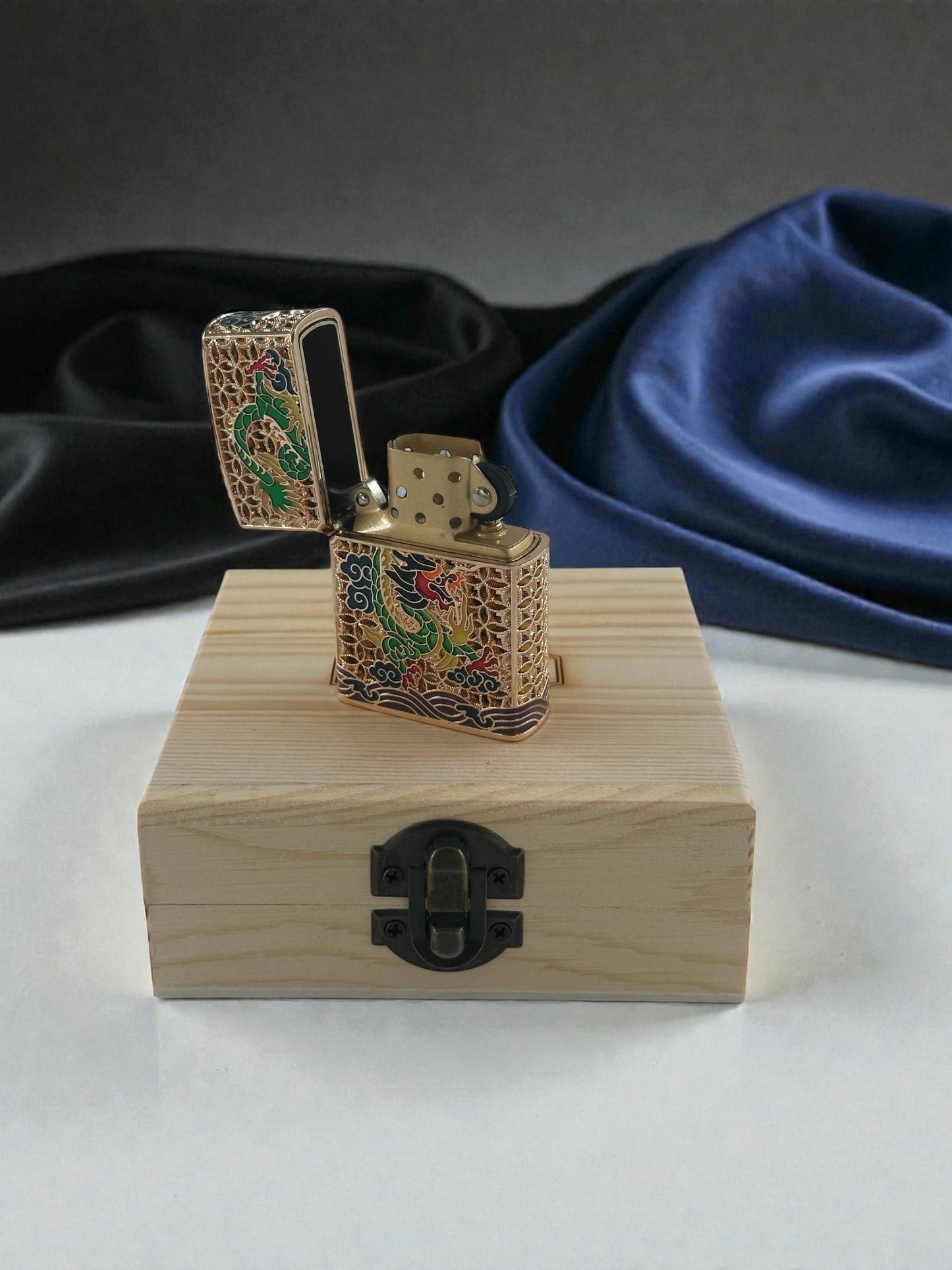 Chief Ejderha İşlemeli Lüx Benzinli Çakmak