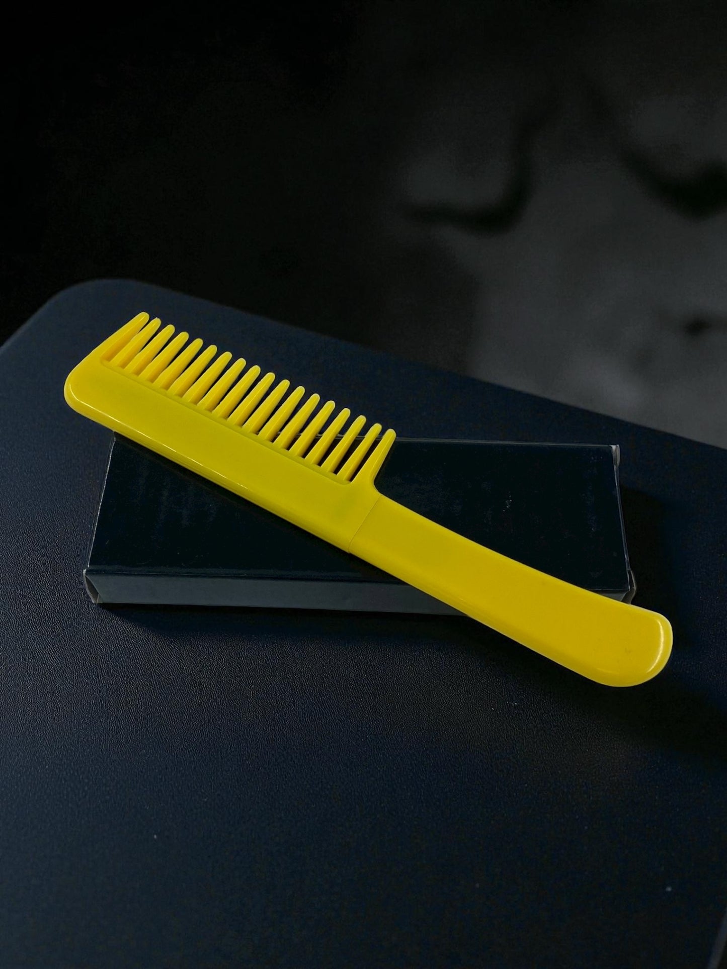 Tarak Görünümlü Gizli Bıçak – Kamufle Edilebilir Savunma Çakısı