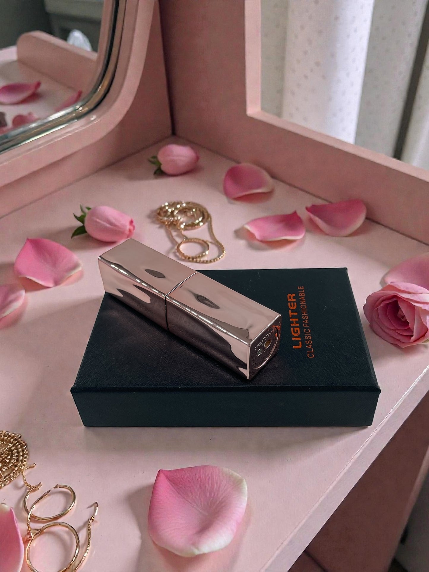 Lux Ruj Tasarımlı Kapaklı Gazlı Çakmak 8718