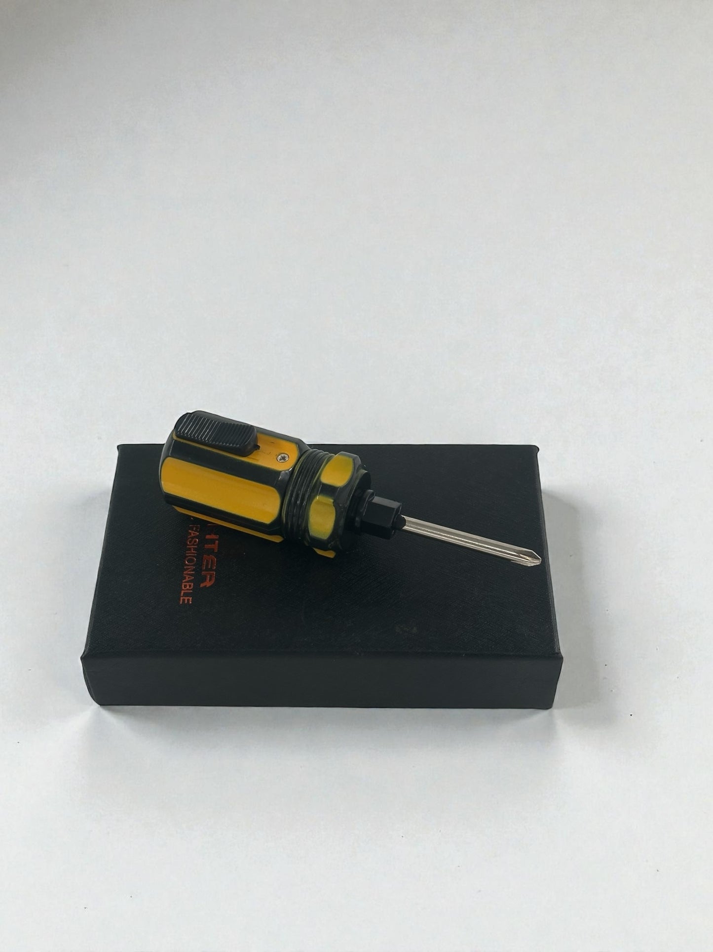 Tornavida Şeklinde Çakmak