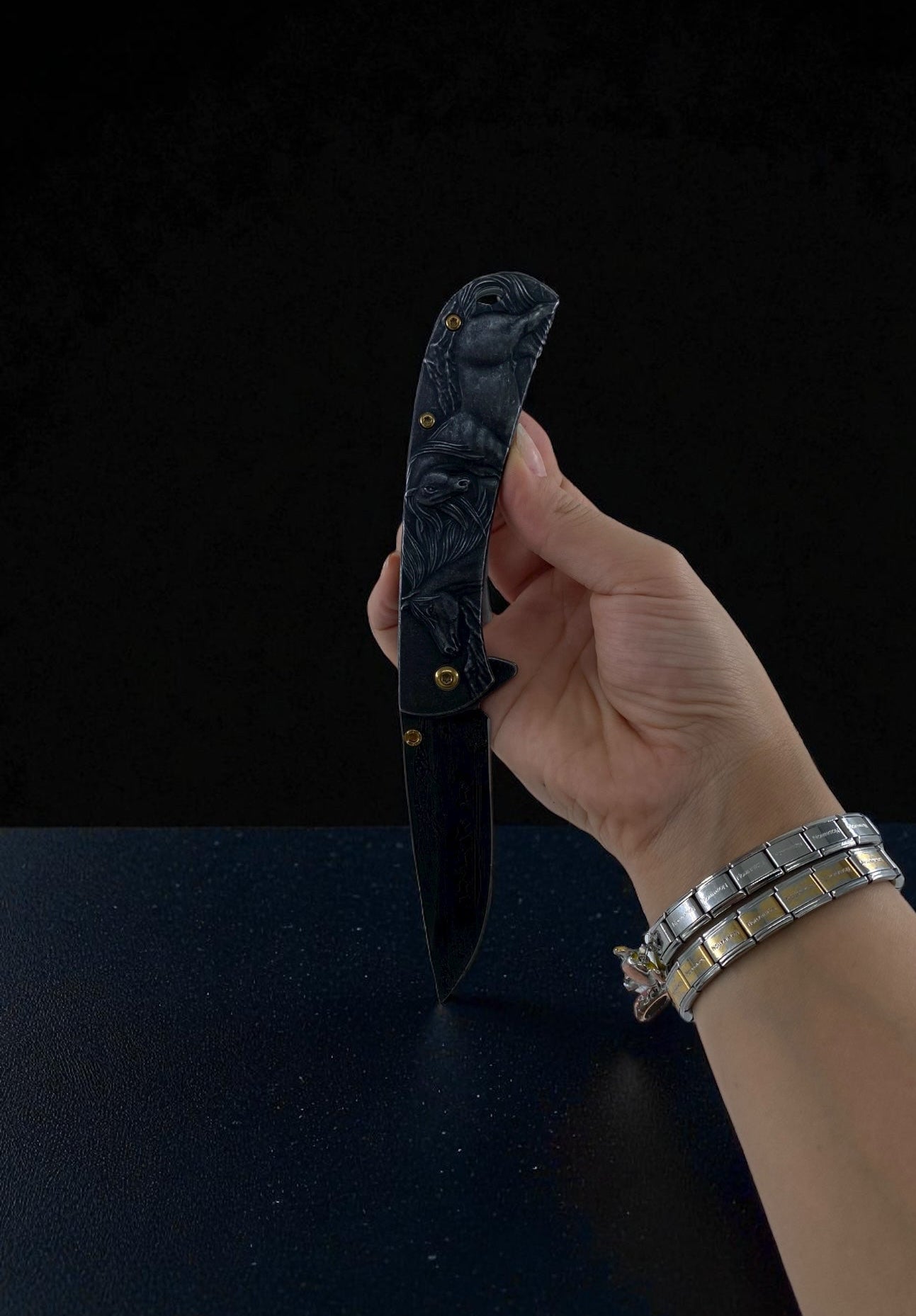 At Figürlü Altın Detaylı Çakı