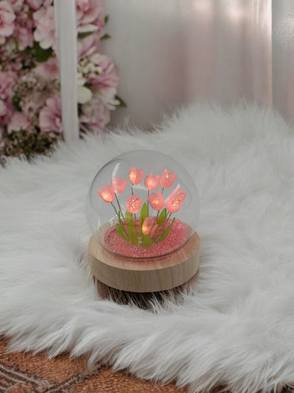 Cam Fanus İçinde Işıklı Sonsuz Lale 0396