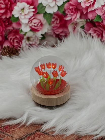 Cam Fanus İçinde Işıklı Sonsuz Lale 0396