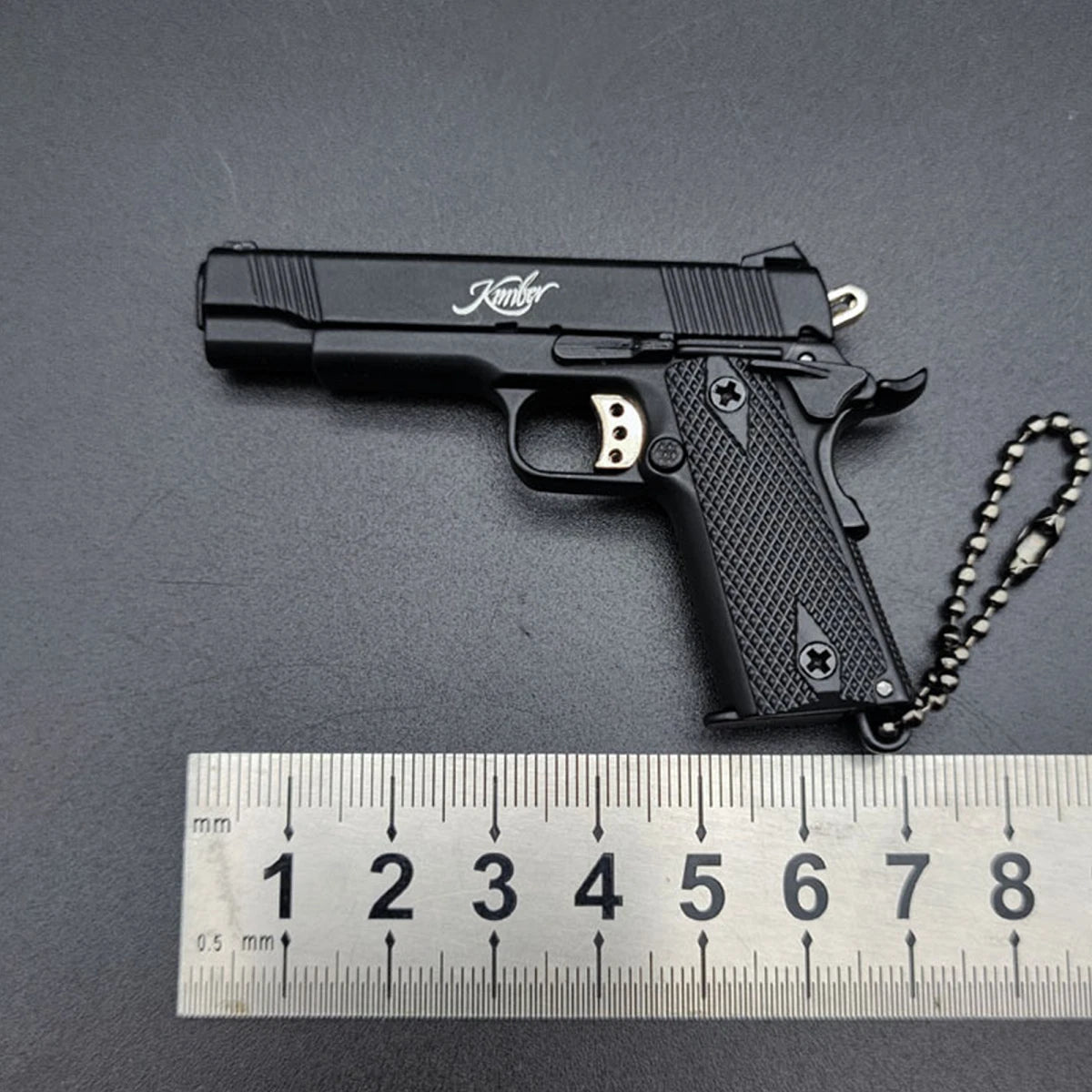 Gerçekçi Sökülebilir ve Kurulabilir Gri Metal Colt Anahtarlık