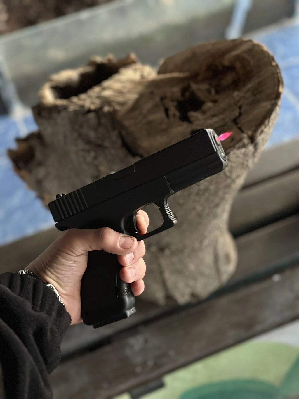 Glock Tabanca Şeklinde Standlı Pürmüz Çakmak 9900
