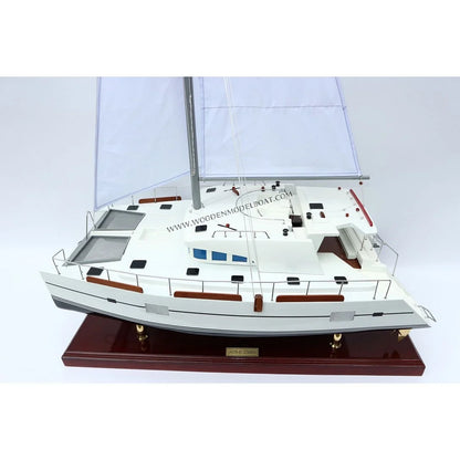 Lagoon 400 Dekoratif Yelkenli Katamaran Modeli (70 cm)