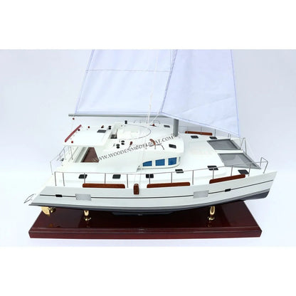 Lagoon 400 Dekoratif Yelkenli Katamaran Modeli (70 cm)